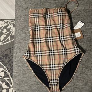 Burberry swim, Slightly worn,size medium